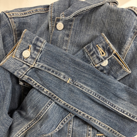 Levi's Women's Trucker jacket. - Picture 5 of 5